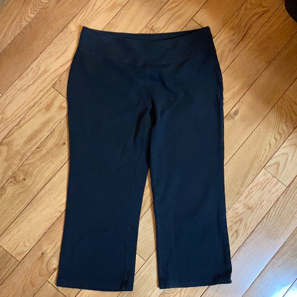 Gap Fit black cropped yoga pants